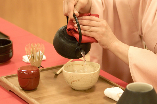 女人喝茶要行扣茶禮嗎，叩茶禮女士能用嗎？