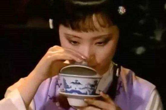 女士喝茶優(yōu)雅姿勢，女士正確喝茶姿勢禮儀