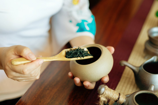 女人喝茶要行扣茶禮嗎，叩茶禮女士能用嗎？