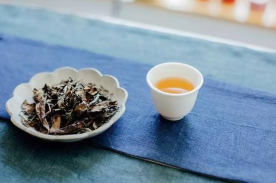 福鼎白茶能長時(shí)間悶泡嗎，老白茶可以悶著喝嗎？
