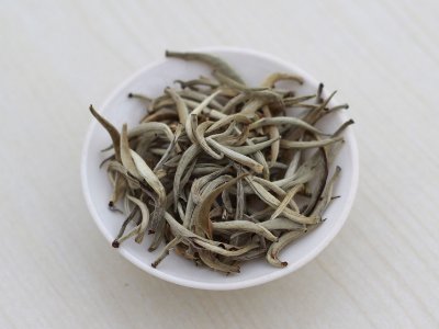 白茶品質(zhì)如何區(qū)分，白茶的優(yōu)劣質(zhì)量辨別方法