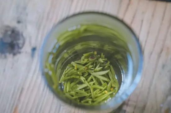 泡好的茶水放冰箱能保存多久，泡好的茶冷藏放多久？