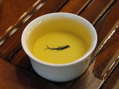 如何通過茶湯辨別好茶，<a href=http://m.qxesq.com/fenlei/ target=_blank class=infotextkey>六大茶類</a>茶湯顏色標(biāo)準(zhǔn)