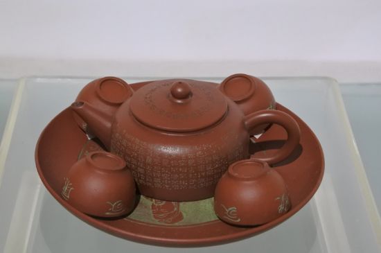 正宗紫砂壺多少錢一套，一套正宗<a href=http://m.qxesq.com/chaju/zisha/ target=_blank class=infotextkey>宜興紫砂壺</a>什么價(jià)格