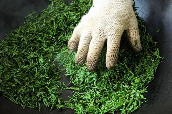 龍井茶炒茶葉怎么炒出好茶色，茶葉怎樣做出來最綠？