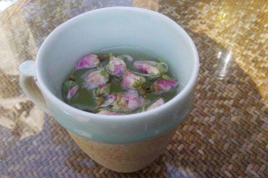 玫瑰花泡茶祛斑要多久見效，喝玫瑰花茶多久能祛斑？