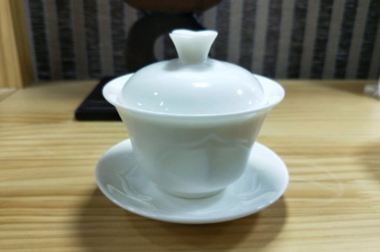 常見(jiàn)的七大材質(zhì)的茶具優(yōu)缺點(diǎn)，用什么材質(zhì)的茶具泡茶最好？