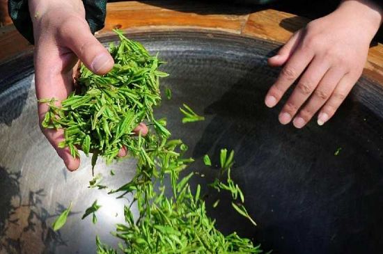 龍井茶炒茶葉怎么炒出好茶色，茶葉怎樣做出來最綠？