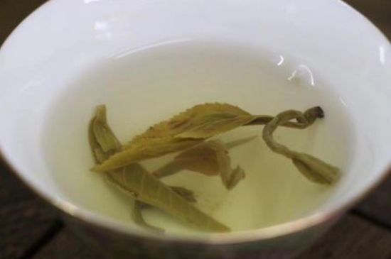 茉莉龍珠泡開后為什么都是梗，茉莉龍珠泡開后什么樣？