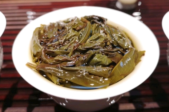 長(zhǎng)期喝巖茶會(huì)上火嗎？巖茶這樣喝了容易上火！