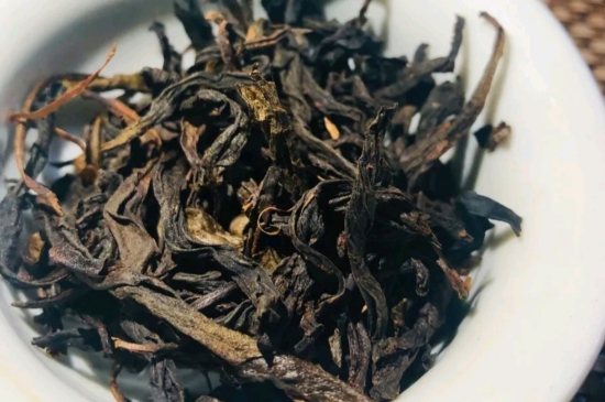 長(zhǎng)期喝巖茶會(huì)上火嗎？巖茶這樣喝了容易上火！