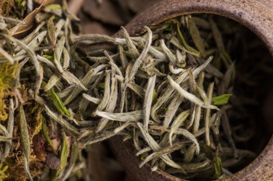 福鼎白茶要喝老的嗎，為什么喝白茶要喝老茶存新茶？