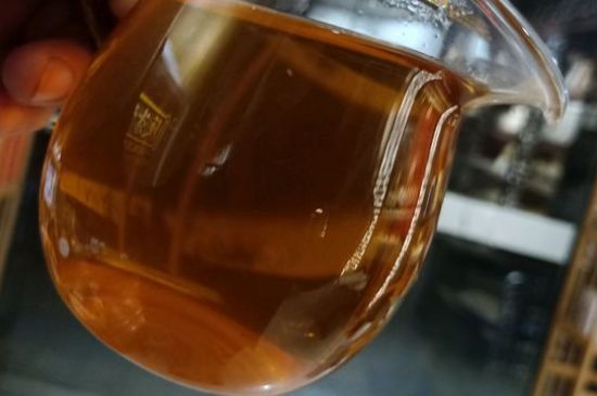 一天什么時(shí)候喝黑茶最好，喝黑茶一天最佳時(shí)間和季節(jié)