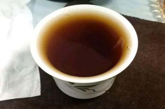 女人喝紅茶好還是喝普洱茶好，普洱茶和紅茶哪個適合女人喝