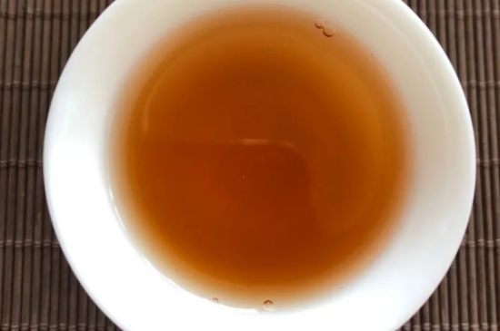 老白茶上火還是去火？夏季喝煮的老白茶會(huì)容易上火！