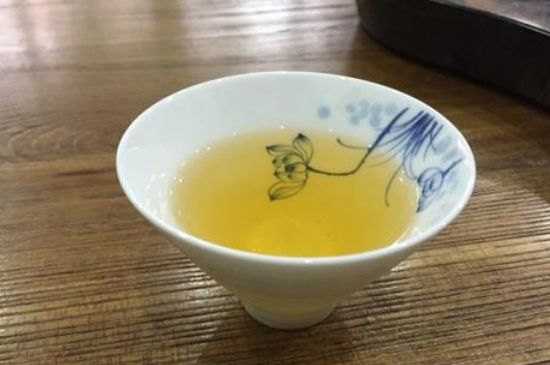 鴨屎香單叢雪片茶的特點(diǎn)，鳳凰雪片茶有什么特點(diǎn)？
