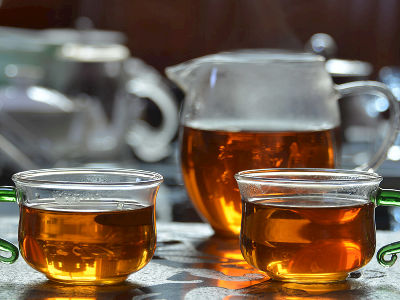 紅茶和綠茶的區(qū)別，常喝紅茶好還是綠茶好？