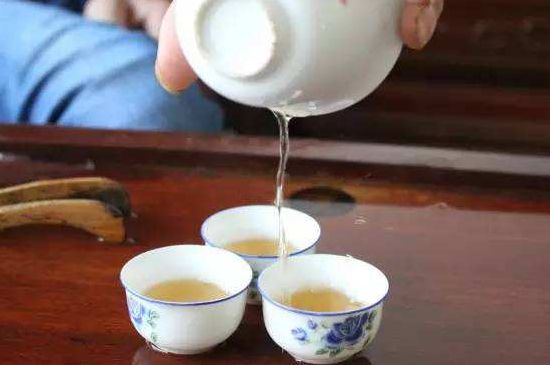 鴨屎香單叢雪片茶的特點(diǎn)，鳳凰雪片茶有什么特點(diǎn)？