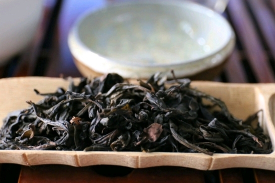 長(zhǎng)期喝巖茶會(huì)上火嗎？巖茶這樣喝了容易上火！