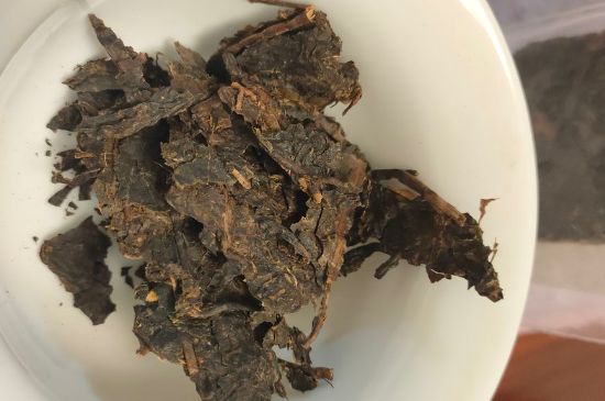 一天什么時(shí)候喝黑茶最好，喝黑茶一天最佳時(shí)間和季節(jié)