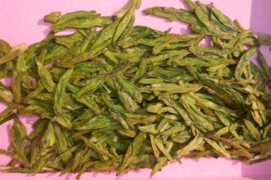 西湖龍井新茶和陳茶的區(qū)別，怎么區(qū)分龍井新茶和舊茶？