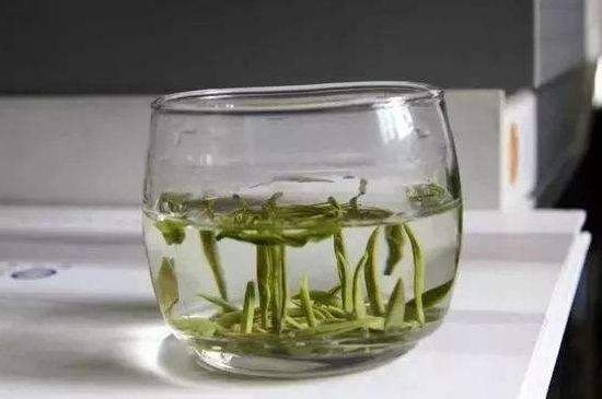 綠茶加重濕氣？濕氣體質(zhì)寒的人能喝綠茶嗎