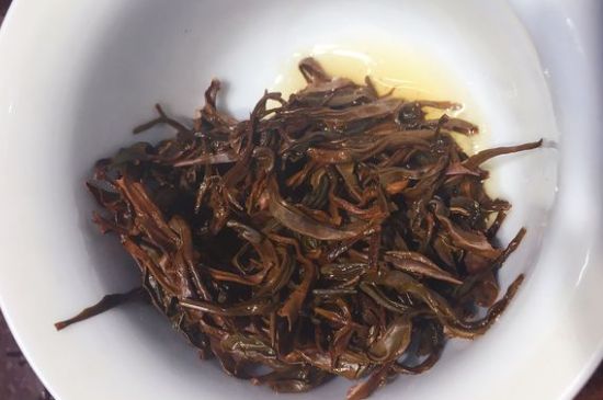 女人喝紅茶好還是喝普洱茶好，普洱茶和紅茶哪個適合女人喝