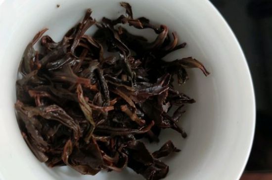 正山小種喝起來(lái)苦澀有點(diǎn)酸對(duì)嗎，正山小種發(fā)酸有害嗎