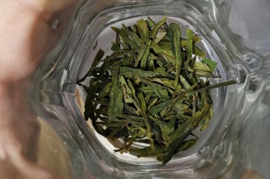 龍井茶放二年了能喝嗎，過期龍井茶的妙用！