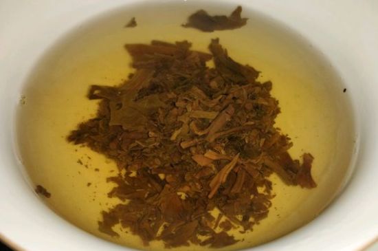 女人喝紅茶好還是喝普洱茶好，普洱茶和紅茶哪個適合女人喝