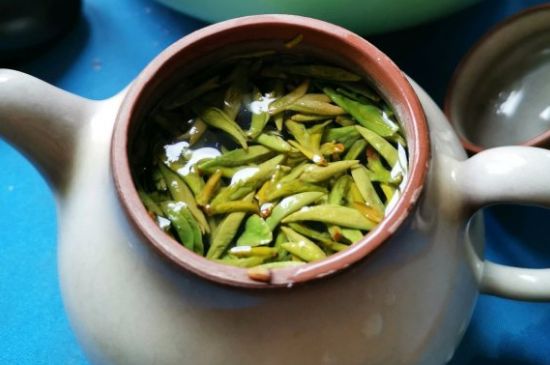 龍井茶放二年了能喝嗎，過期龍井茶的妙用！