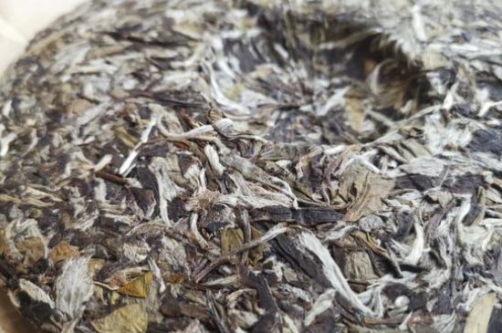 7年壽眉和2年白牡丹哪個(gè)好，老白茶壽眉與白牡丹的口感區(qū)別
