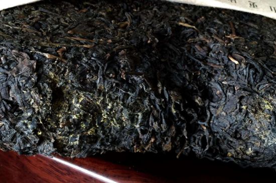 伏茶里的金花是黃曲霉素嗎，金花茯茶里的是什么菌