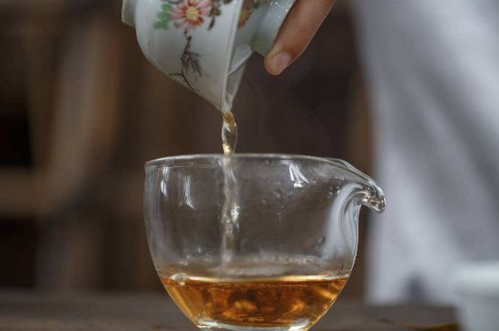 福鼎白茶要喝老的嗎，為什么喝白茶要喝老茶存新茶？