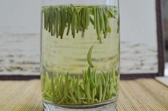 雀舌和竹葉青的區(qū)別，雀舌對(duì)比竹葉青圖片